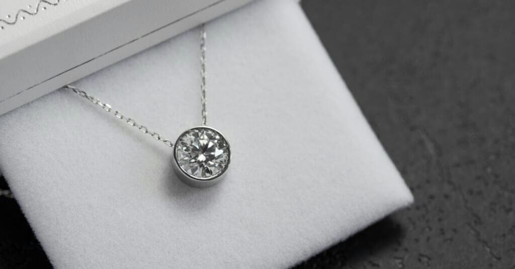 silver pendant necklace