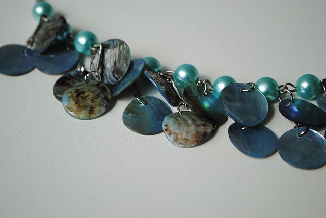 640px Ian Rosenberg Jeweller – Blue Toned Mother Of Pearl Shell Necklac