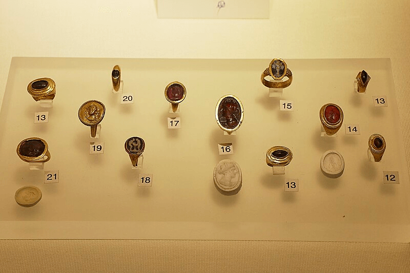 Glass rings and bracelets | Greek and Roman | Hellenistic and Imperial |  The Metropolitan Museum of Art