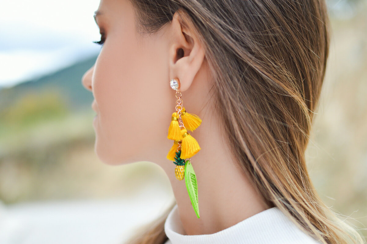 How to Wear Dangle Earrings